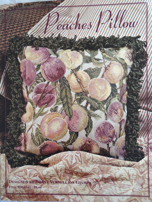 Девочки, кто хочет схему и ключ к такой вот подушке? Я только что получила схемку. Сканер будет готов во вторник! А пока пишите електронный адрес, и я вам ее вышлю. Ключ к ниткам ДМС и Анкор:)