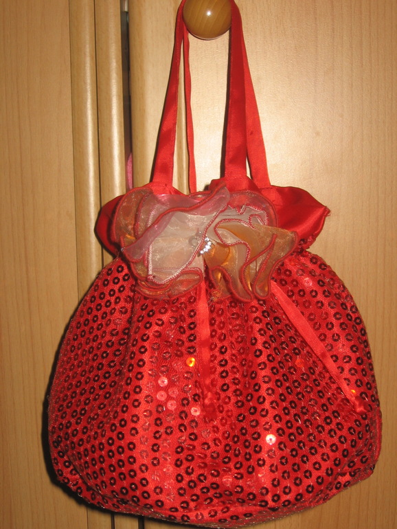 Cумочка с пайетками.