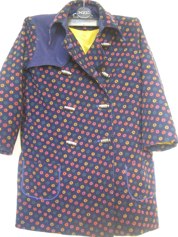 Плащик для дочи.