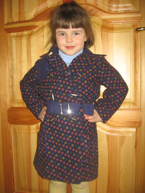 Плащик для дочи.