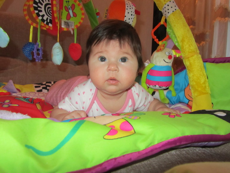 На кого похожа доча?