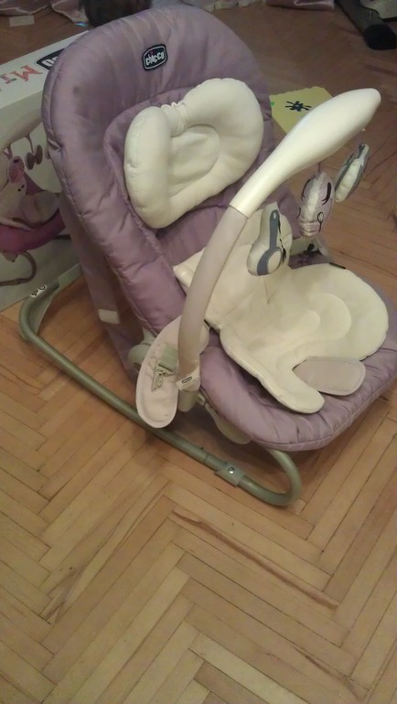 Шезлонг Chicco Mia Bouncer (кресло качалка)- 1700 рублей