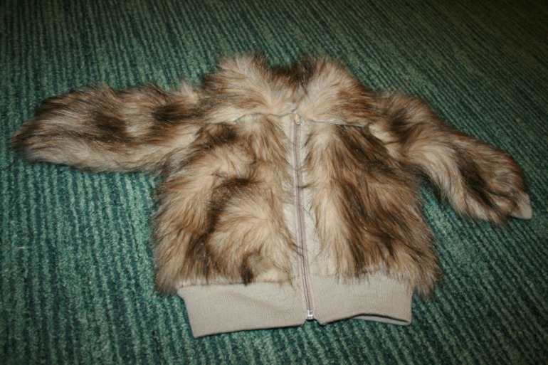 Новая меховая жилетка детская (меховой жилет)
