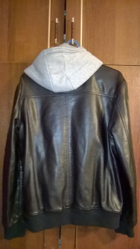 Продам осеннюю куртку для мал рост 164 см недорого