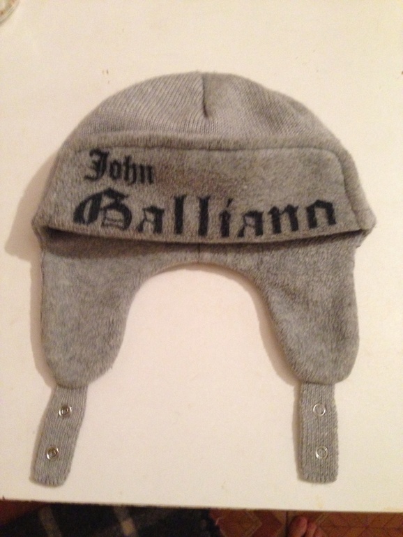 Шапочка John Galliano на пол годика - годик. 1200р