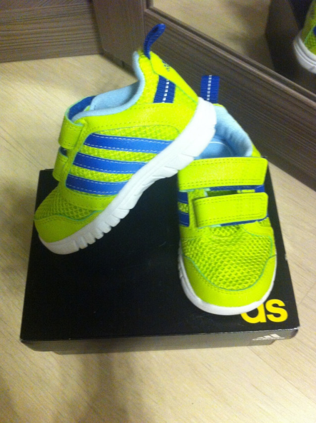 Кроссовки adidas Новые