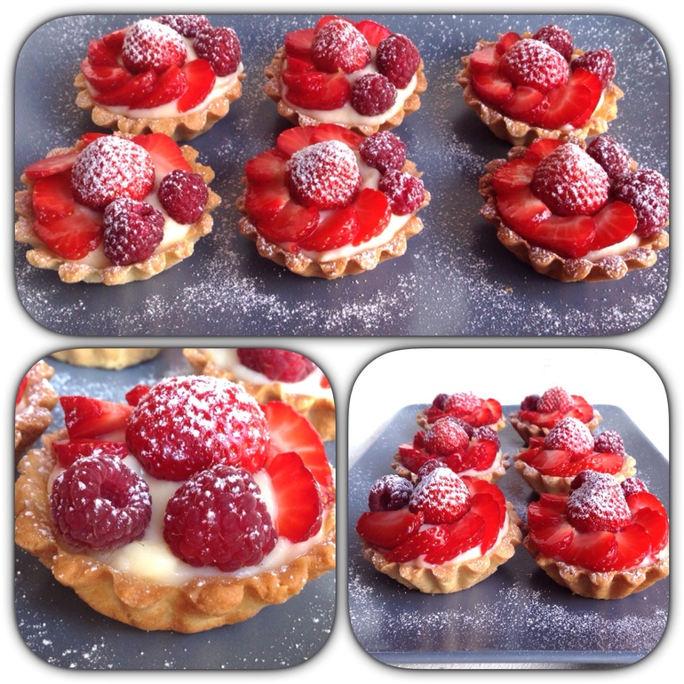 Песочные корзиночки с заварным кремом и клубникой