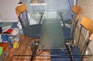 стеклянный стол+6 стульев