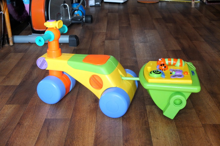 Продам чудесную каталку-ходунки TOMY
