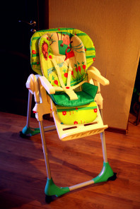 Детский стульчик Chicco Polly с 4-мя колесами