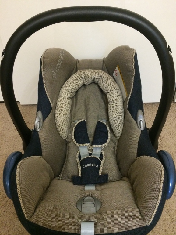 Продаю Автокресло Maxi-Cosi CabrioFix , 3500. Метро Нахимовский проспект.