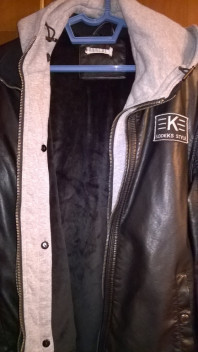 Продам осеннюю куртку для мал рост 164 см недорого