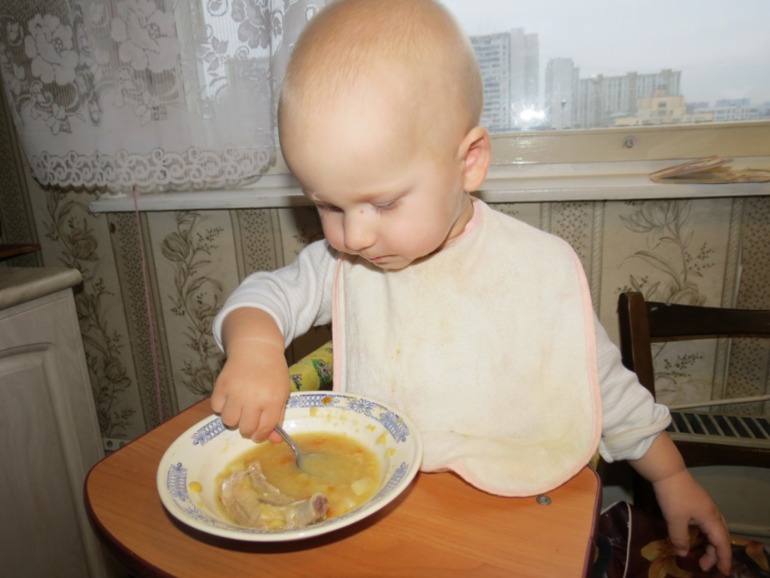 Я сам... кушаю! 1 год 4 мес.