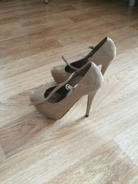 Три пары туфелек в идеальном состоянии 37 размер