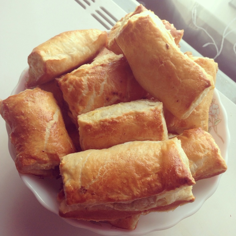 Слоенные пирожки:)