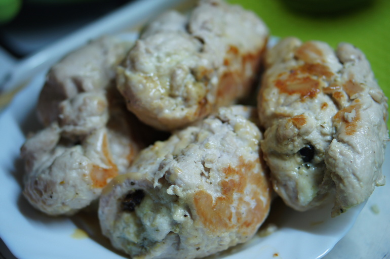 Куриные рулетики с черносливом
