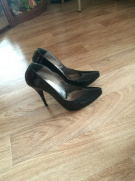 Три пары туфелек в идеальном состоянии 37 размер