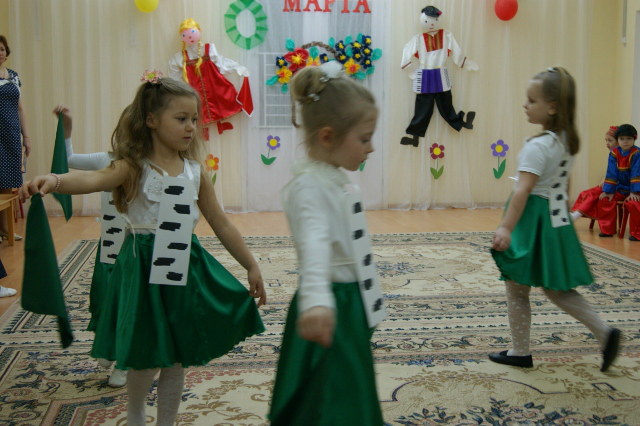 Утренник в новом саду