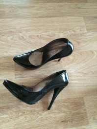 Три пары туфелек в идеальном состоянии 37 размер