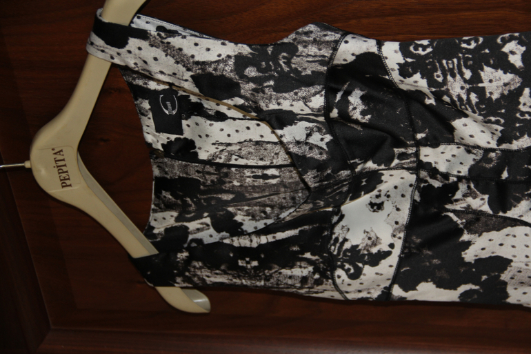 Платья Just Cavalli , Gucci , Dolce & Gabbana.
