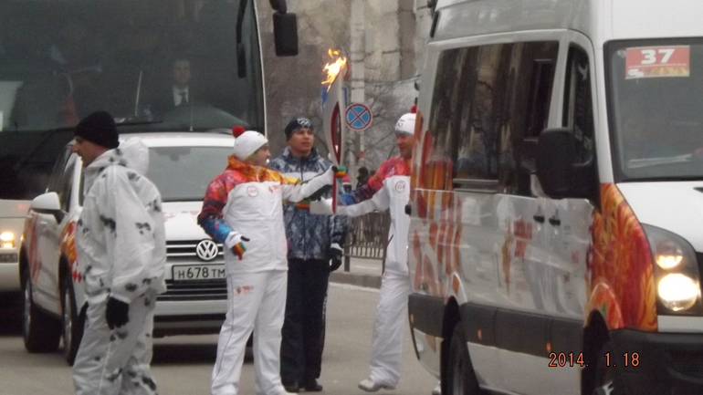 Девочки и Олимпийский огонь