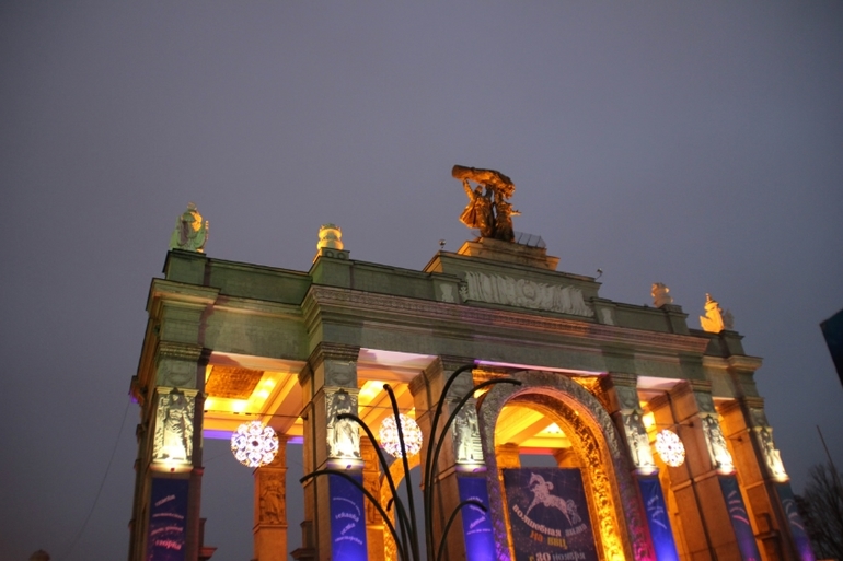 Прогулки (Сокольники, ВДНХ, театр)