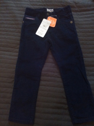 Новое. 2 пары вельветовых джинсов 4-5 лет