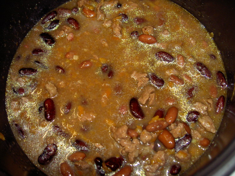 Тушеное мясо с фасолью