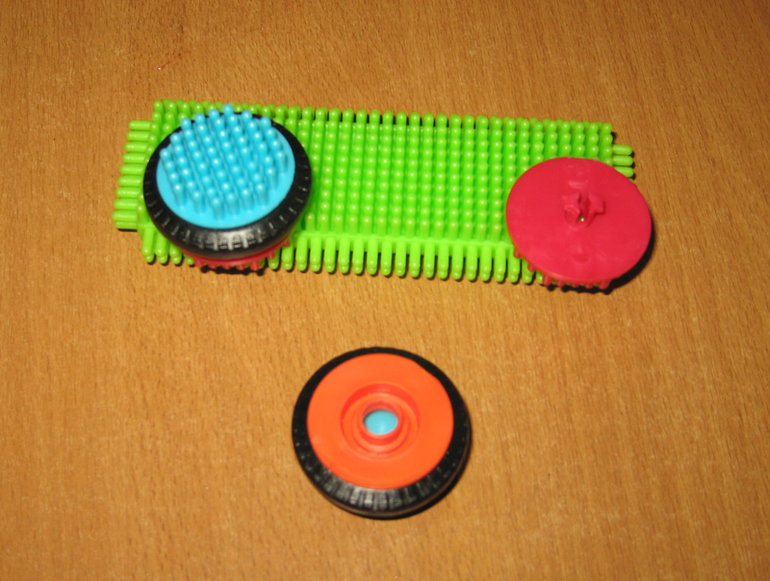 Игольчатый конструктор BATTAT Bristle Blocks 85 эл. с фигурками людей (отчет, много фото)