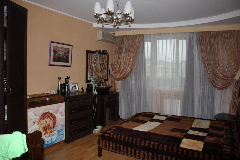 Продам 3-х комнатную квартиру. м. Братиславская