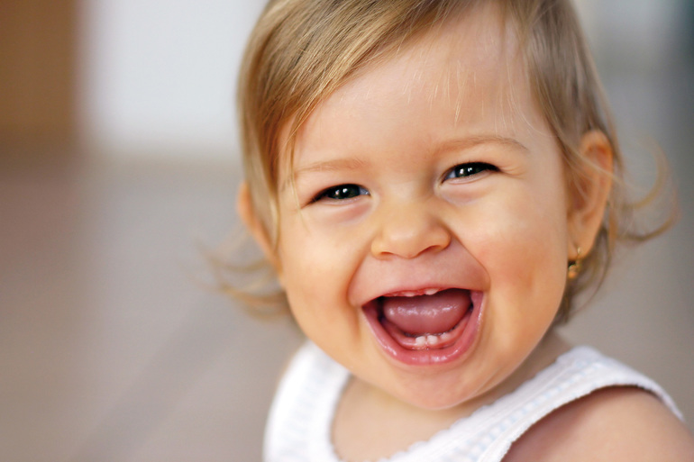 Как вылазиют зубки у малышей фото