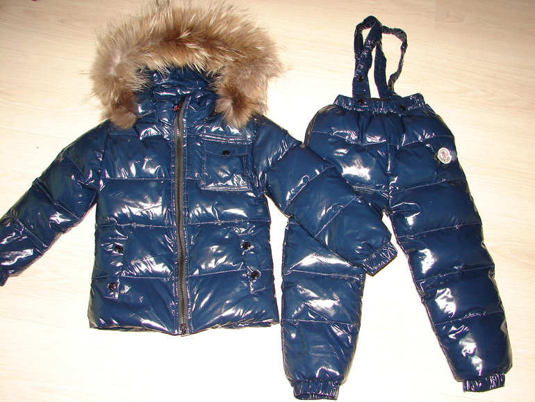 Пуховики Moncler в наличии.Для мальчиков и девочек.