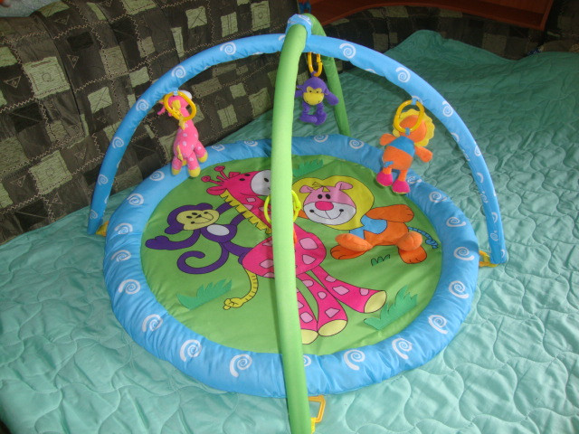 Новый развивающий коврик Toddler Basics для карапузиков.Цена 1700.