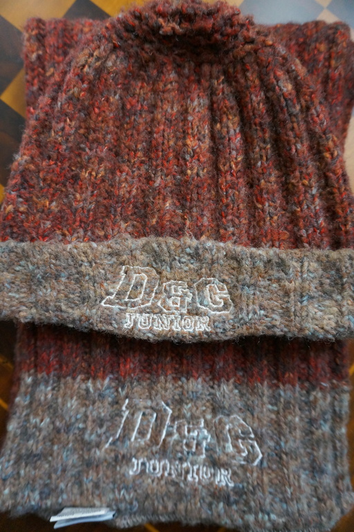 Комплект D&G шапка р.М цена 1500 руб.!