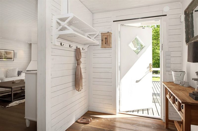 белые стены)