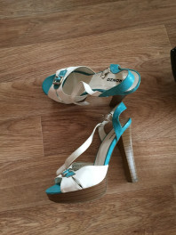 Три пары туфелек в идеальном состоянии 37 размер