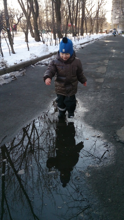 и снег и лужи