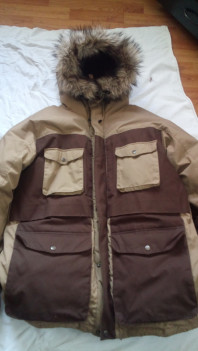 продам пуховик высокого качества Fjallraven Arktis