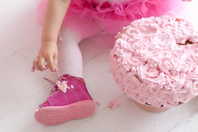 фтосессия крушение тортика на год или smash cake