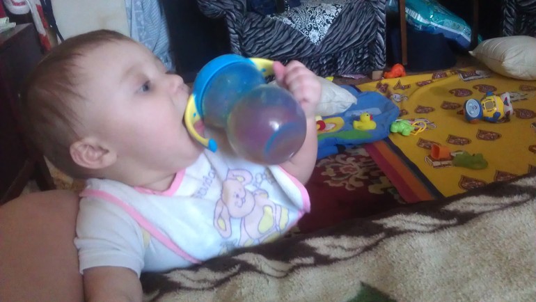 Купила мама новую игрушку