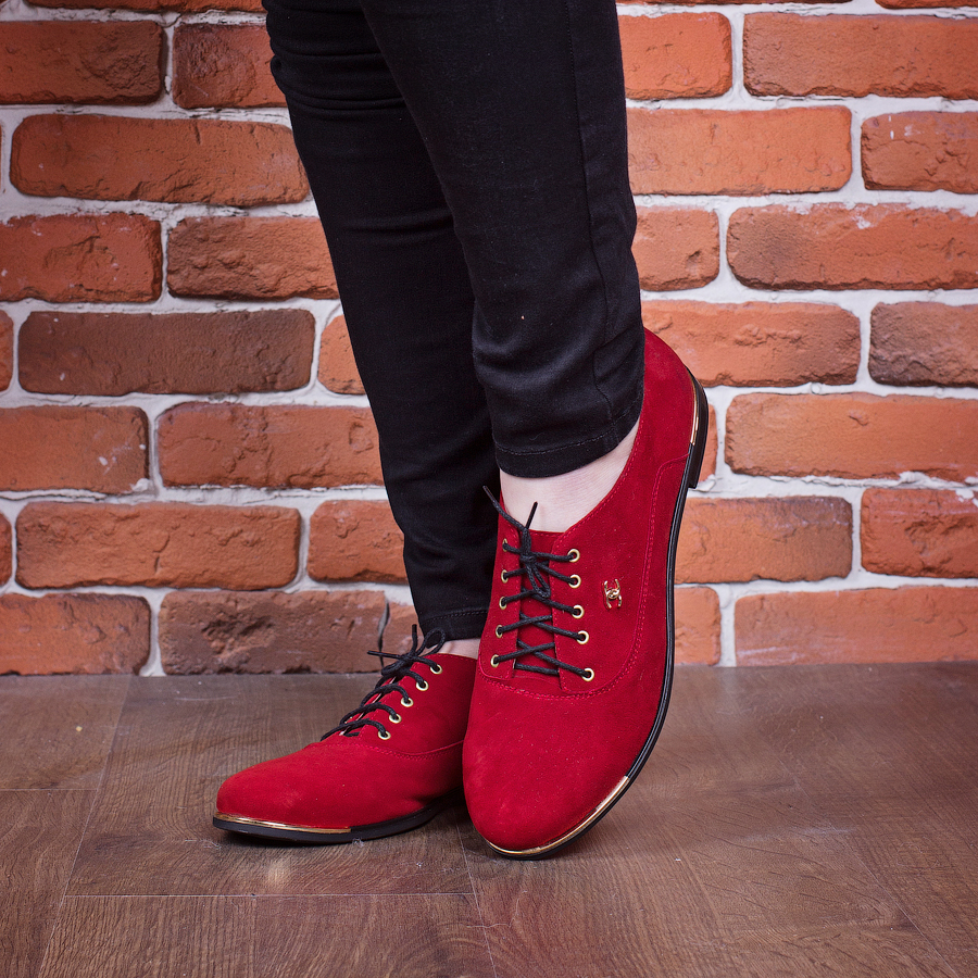 Красный туфли мужской. Красные туфли мужские. Красные ботинки. Красные ботинки мужские. Красные мужские замшевые туфли.