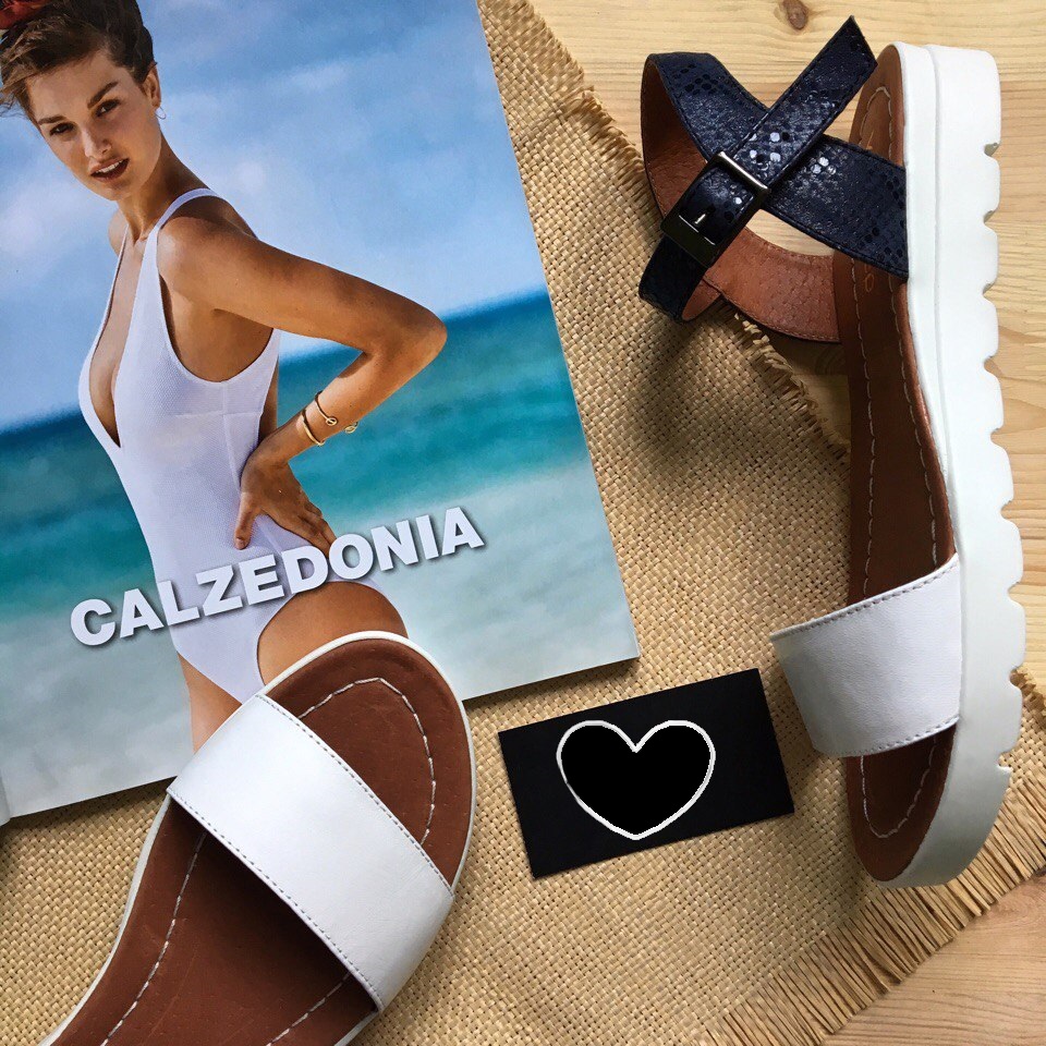 Стильные кожаные босоножки.