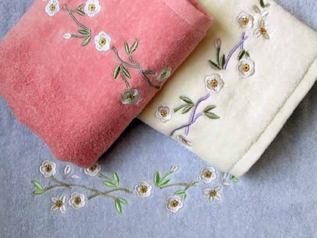 Махровое полотенце с вышивкой "Цветочная ветка", 100% хлопок