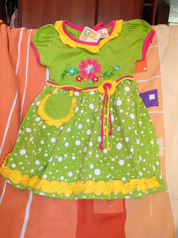 Симпатичное платье на 3 г. новое