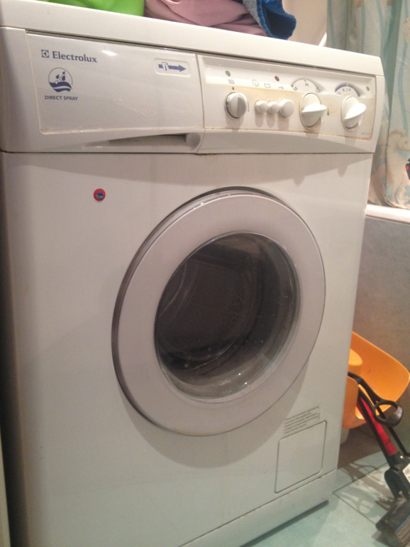 Стиральная машинка electrolux. Стиральная машинка электролюкс 2000 г. Машинка стиральная электролюкс старая модель. Старая стиральная машина электролюкс. Насос.