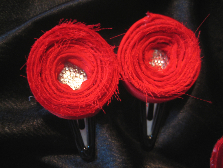 Заколочки и резиночки ;)