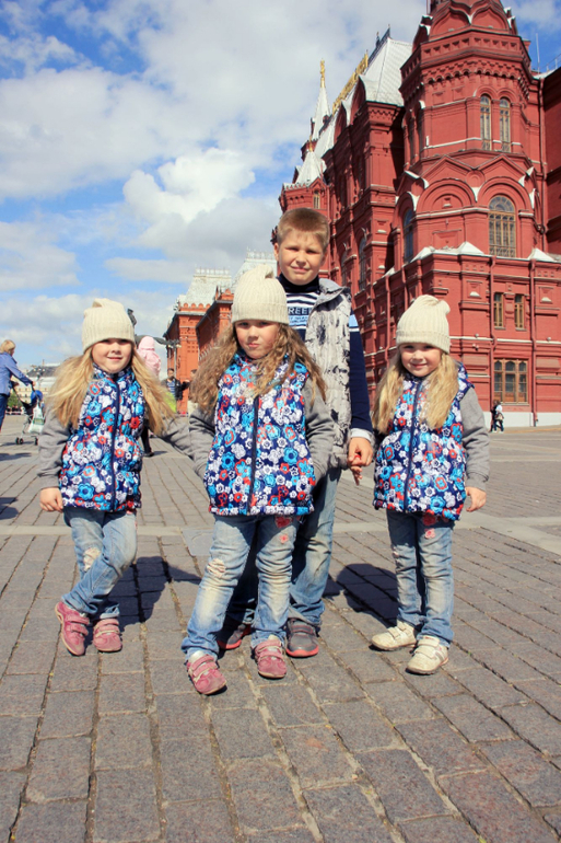 одняшка+ тройняшки - прогулочка по Красной площади
