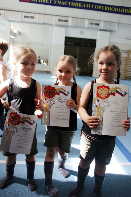 ПЕРВЫЕ ДИПЛОМЫ ТРОЙНЯШЕК