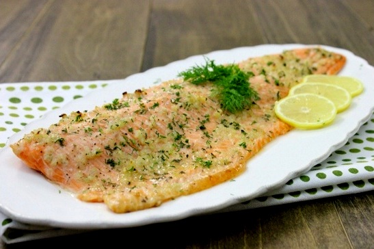 Форель запеченная с соусом из лимона