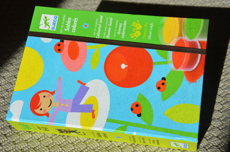 Художественный комплект Djeco Рисование песком " В саду"